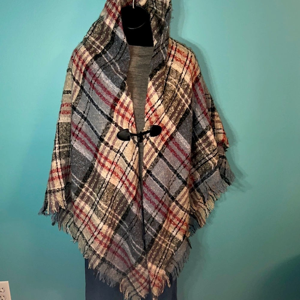 Modena sweater poncho
